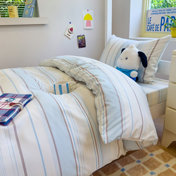 91家纺网 家纺一手货源 找家纺 默忆 2025新款亲肤水洗棉学生三件套 浅蓝条纹