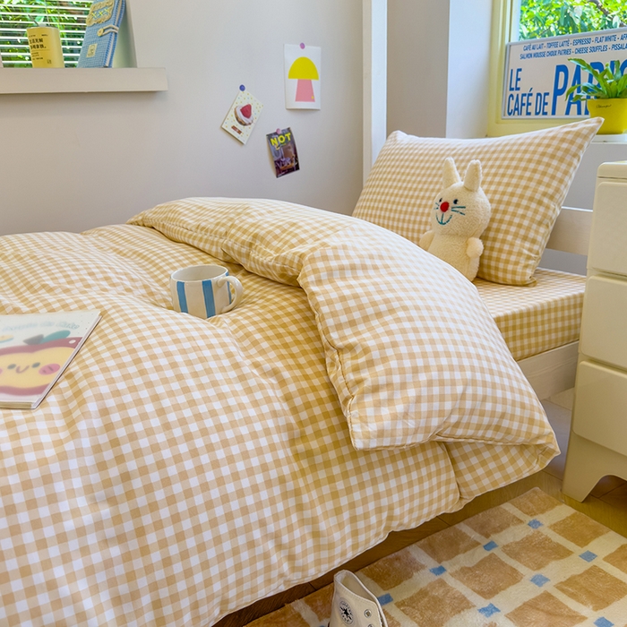 91家纺网 家纺一手货源 找家纺 默忆 2025新款亲肤水洗棉学生三件套 深黄格子