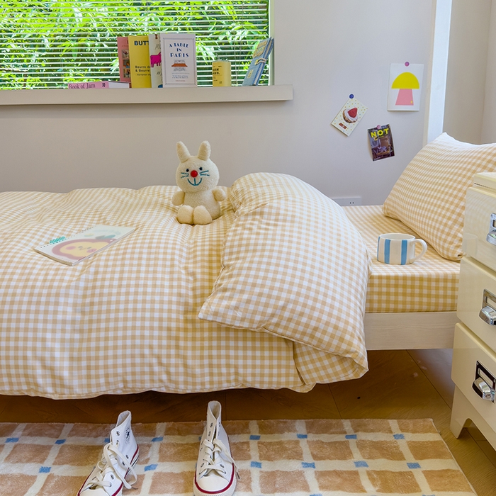 91家纺网 家纺一手货源 找家纺 默忆 2025新款亲肤水洗棉学生三件套 深黄格子