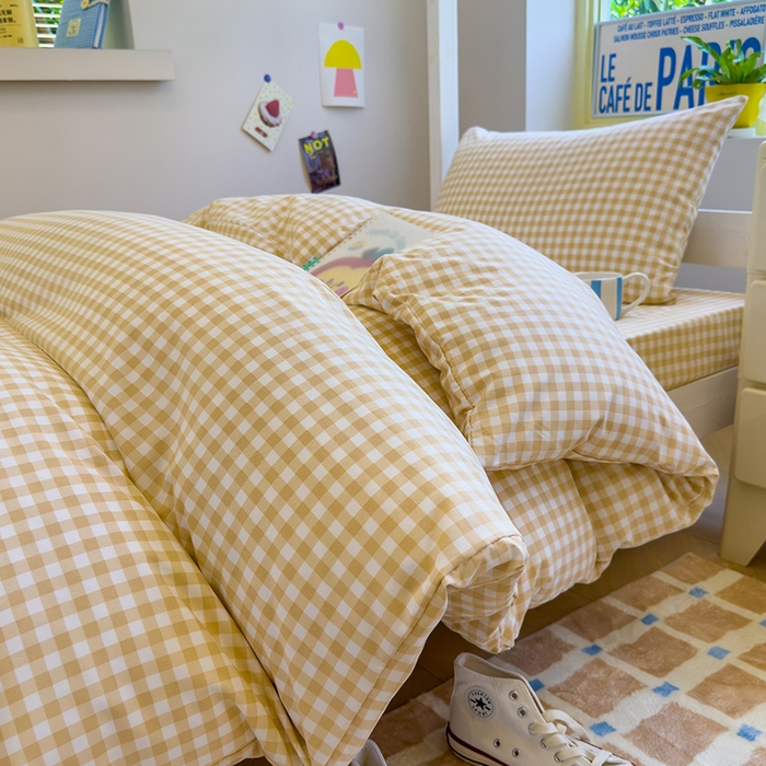 91家纺网 家纺一手货源 找家纺 默忆 2025新款亲肤水洗棉学生三件套 深黄格子