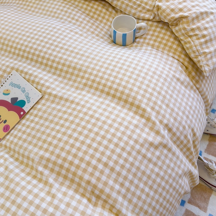 91家纺网 家纺一手货源 找家纺 默忆 2025新款亲肤水洗棉学生三件套 深黄格子