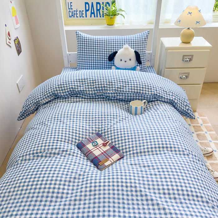 91家纺网 家纺一手货源 找家纺 默忆 2025新款亲肤水洗棉学生三件套 深蓝小格