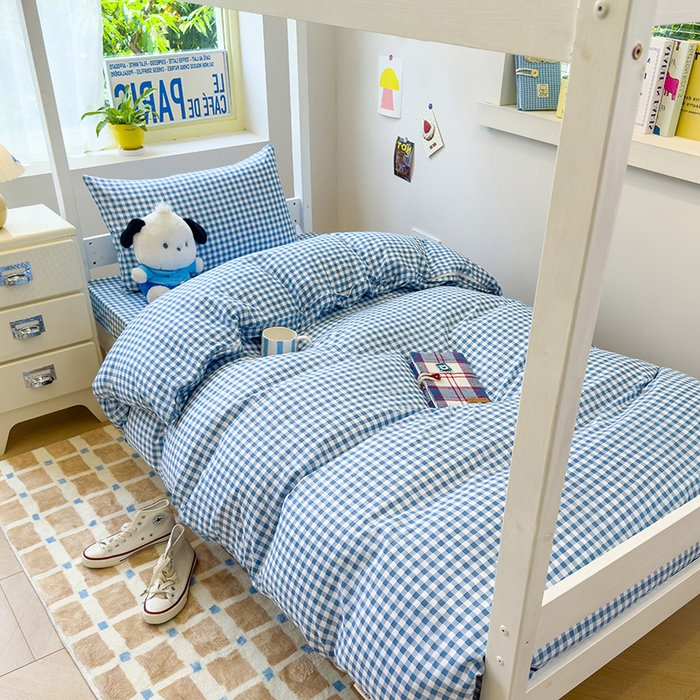 91家纺网 家纺一手货源 找家纺 默忆 2025新款亲肤水洗棉学生三件套 深蓝小格