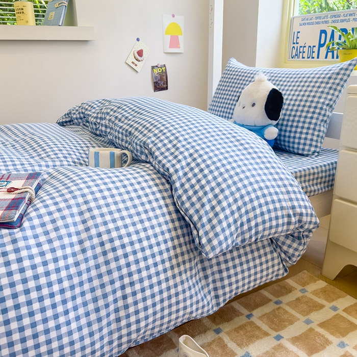 91家纺网 家纺一手货源 找家纺 默忆 2025新款亲肤水洗棉学生三件套 深蓝小格