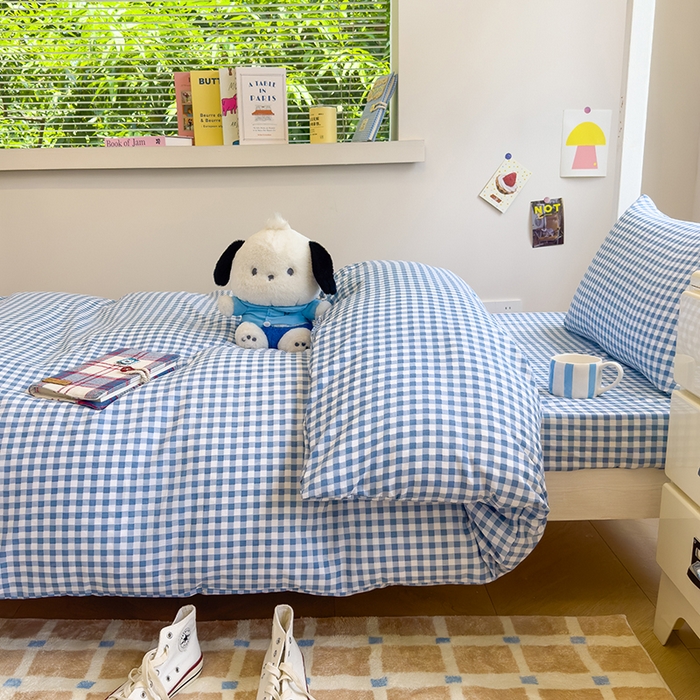 91家纺网 家纺一手货源 找家纺 默忆 2025新款亲肤水洗棉学生三件套 深蓝小格