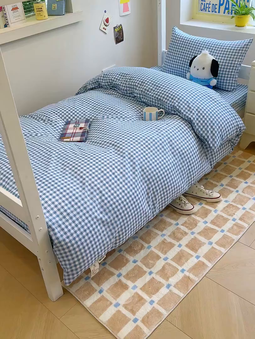 91家纺网 家纺一手货源 找家纺 默忆 2025新款亲肤水洗棉学生三件套 深蓝小格