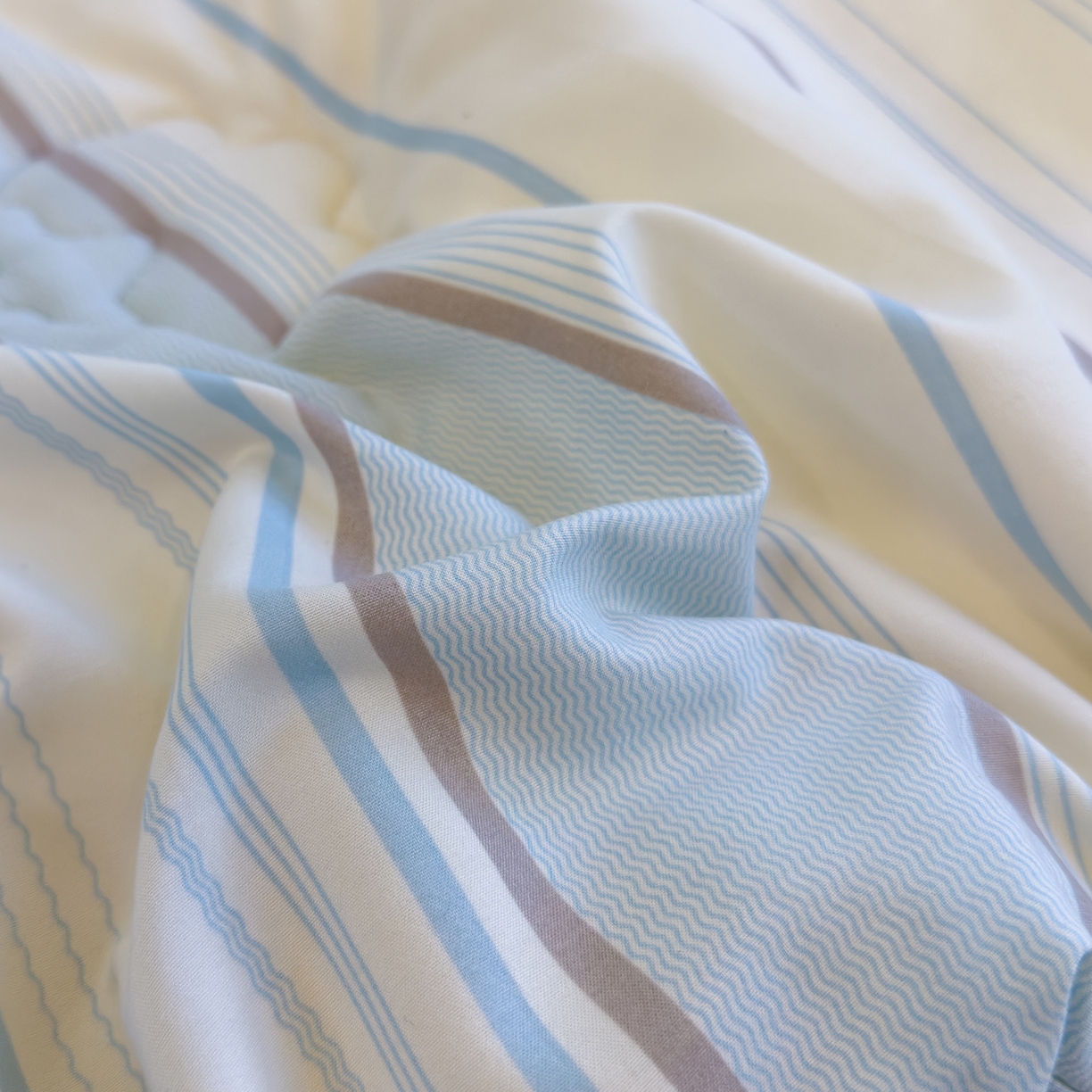 91家纺网 家纺一手货源 找家纺 默忆 2025新款新疆棉学生棉花被 被子被芯 渐变蓝细条