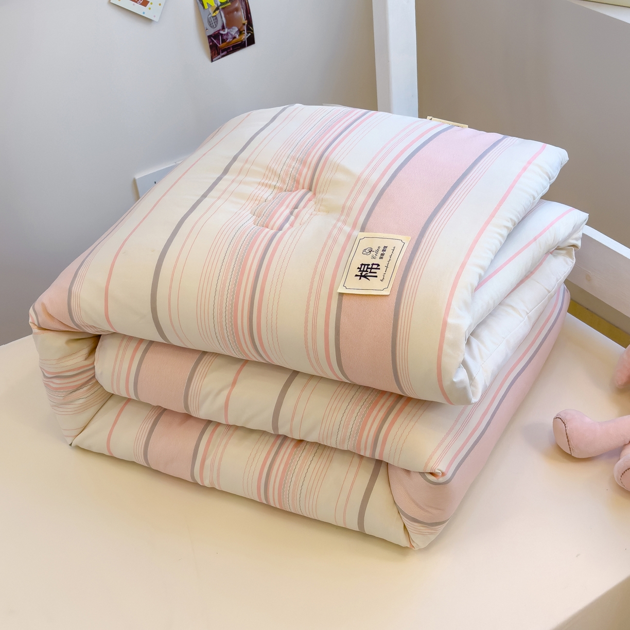 91家纺网 家纺一手货源 找家纺 默忆 2025新款新疆棉学生棉花被 被子被芯 渐变粉细条