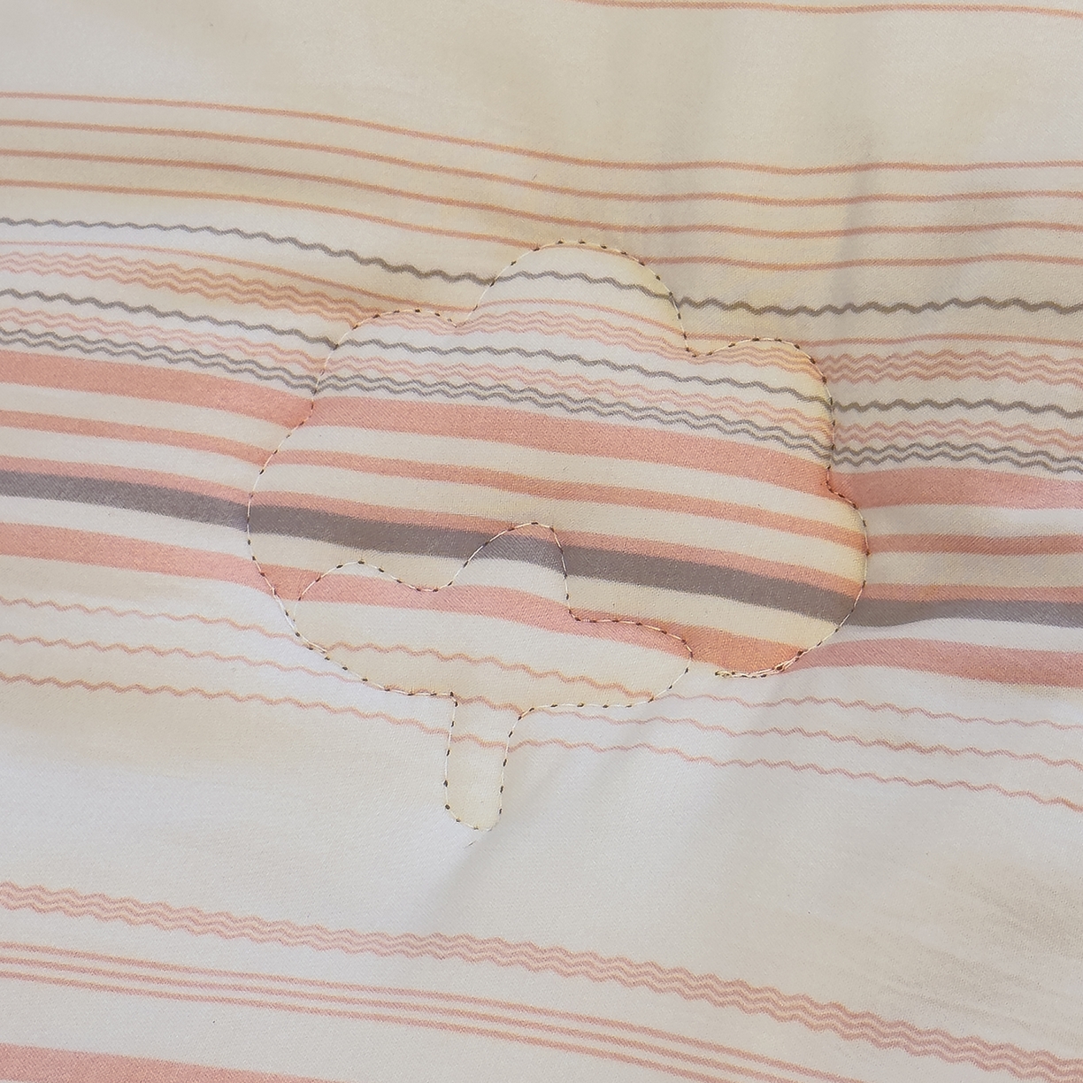 91家纺网 家纺一手货源 找家纺 默忆 2025新款新疆棉学生棉花被 被子被芯 渐变粉细条