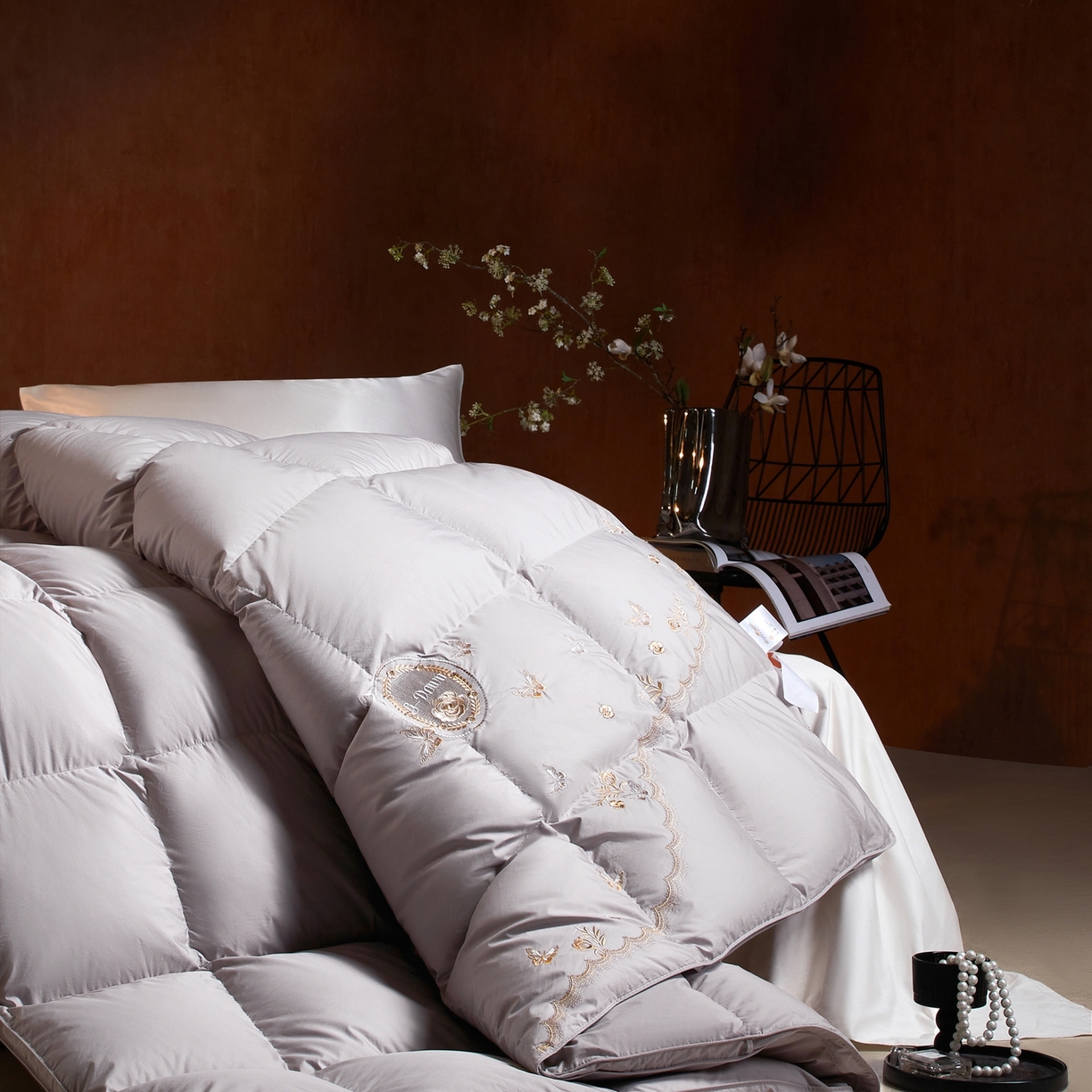 91家纺网 家纺一手货源 找家纺 织梦人羽绒工厂店2025新款高蓬松羽绒羽毛被大牌同款花型-绣花蝶韵蝶舞drio 蝶羽-灰