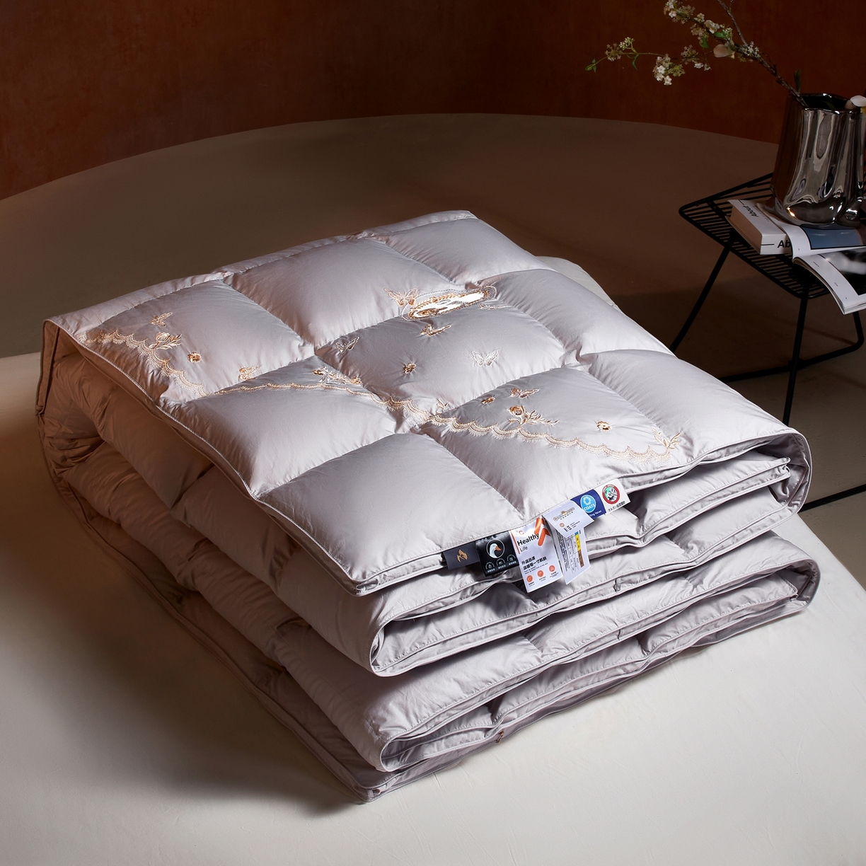 91家纺网 家纺一手货源 找家纺 织梦人羽绒工厂店2025新款高蓬松羽绒羽毛被大牌同款花型-绣花蝶韵蝶舞drio 蝶羽-灰