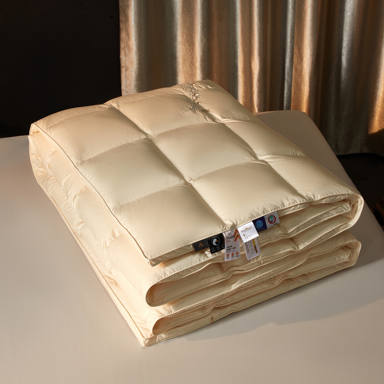 91家纺网 家纺一手货源 找家纺 织梦人羽绒工厂店2025新款高蓬松羽绒羽毛被大牌同款花型-绣花蝶韵蝶舞drio 蝶韵-米黄