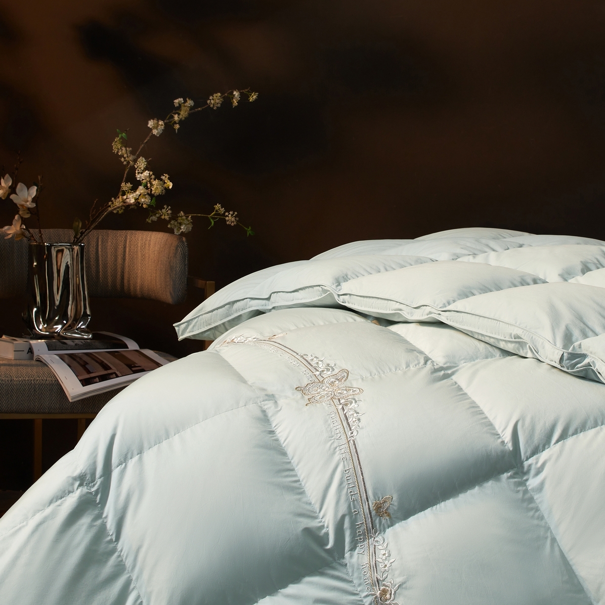 91家纺网 家纺一手货源 找家纺 织梦人羽绒工厂店2025新款高蓬松羽绒羽毛被大牌同款花型-绣花蝶韵蝶舞drio 蝶韵-水绿