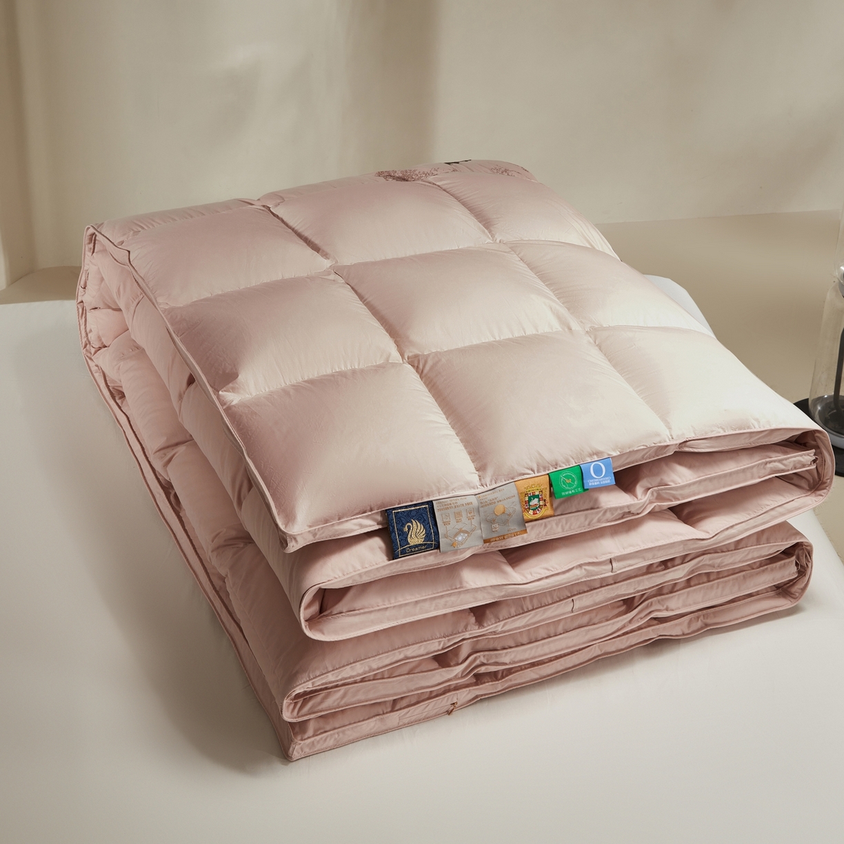 91家纺网 家纺一手货源 找家纺 织梦人羽绒工厂店2025新款高蓬松羽绒羽毛被大牌同款花型-绣花蝶韵蝶舞drio drio豆沙