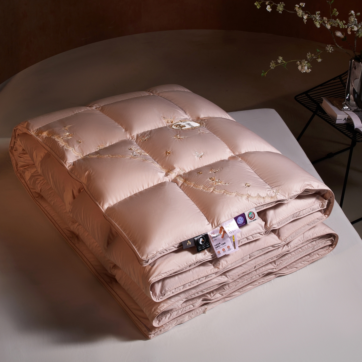 91家纺网 家纺一手货源 找家纺 织梦人羽绒工厂店2025新款高蓬松羽绒被95鹅绒大牌同款花型-绣花蝶韵蝶舞drio 蝶羽-豆沙