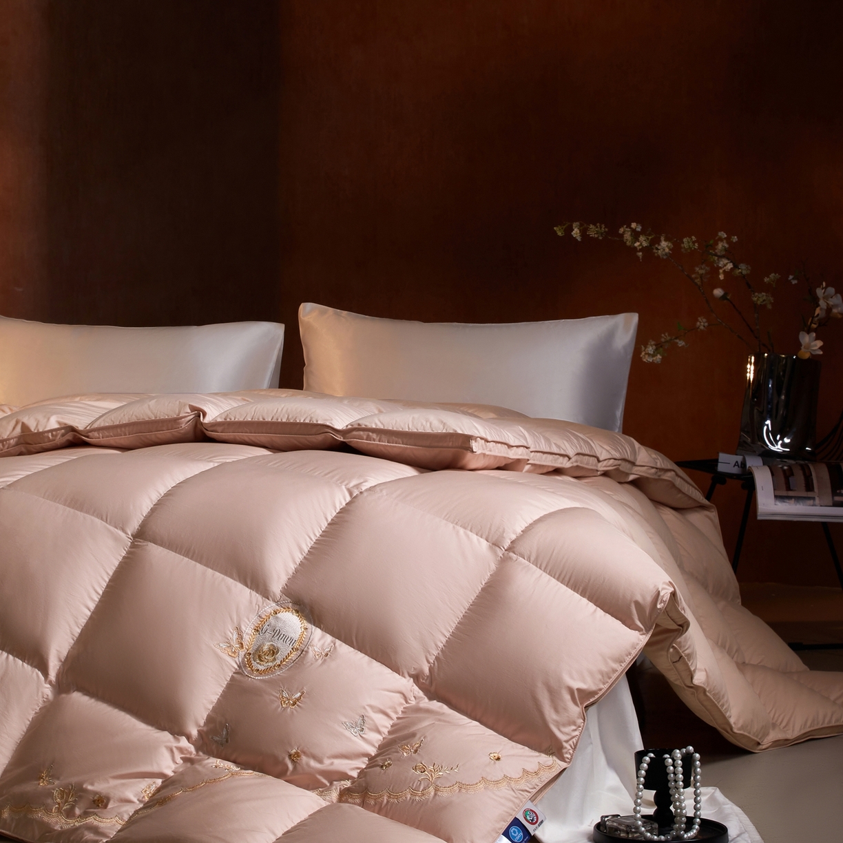 91家纺网 家纺一手货源 找家纺 织梦人羽绒工厂店2025新款高蓬松羽绒被95鹅绒大牌同款花型-绣花蝶韵蝶舞drio 蝶羽-豆沙