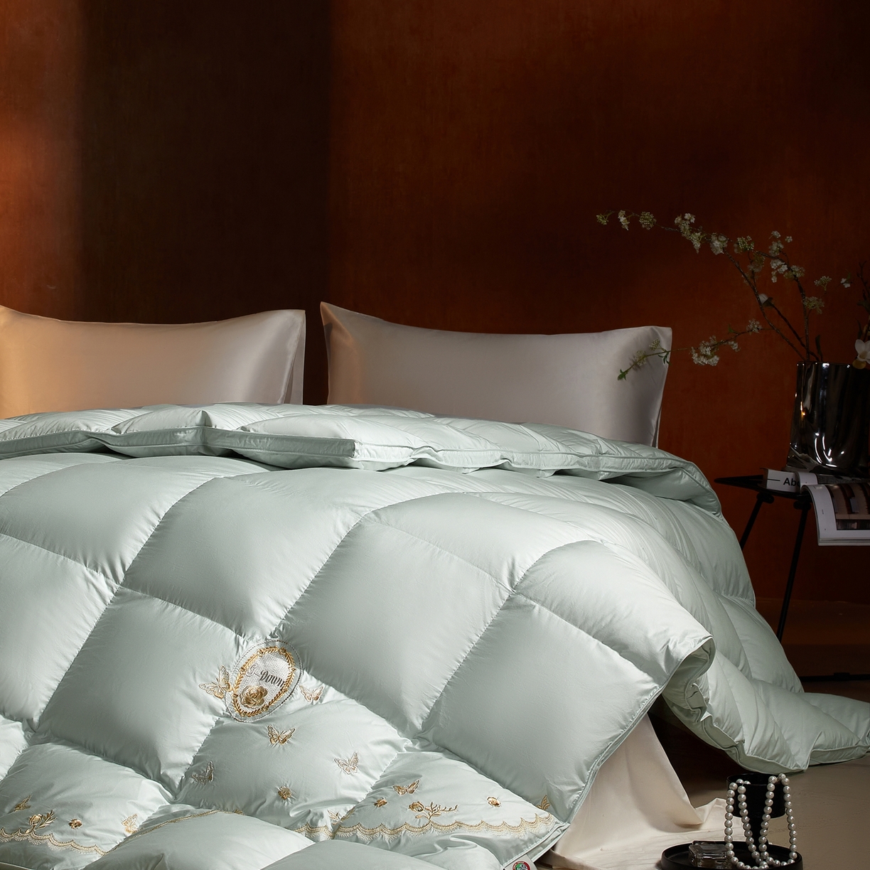 91家纺网 家纺一手货源 找家纺 织梦人羽绒工厂店2025新款高蓬松羽绒被95鹅绒大牌同款花型-绣花蝶韵蝶舞drio 蝶羽-水绿