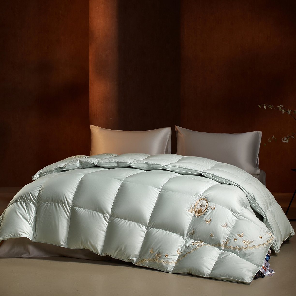 91家纺网 家纺一手货源 找家纺 织梦人羽绒工厂店2025新款高蓬松羽绒被95鹅绒大牌同款花型-绣花蝶韵蝶舞drio 蝶羽-水绿