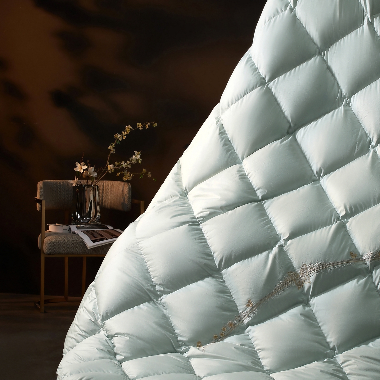 91家纺网 家纺一手货源 找家纺 织梦人羽绒工厂店2025新款高蓬松羽绒被95鹅绒大牌同款花型-绣花蝶韵蝶舞drio 蝶韵-水绿