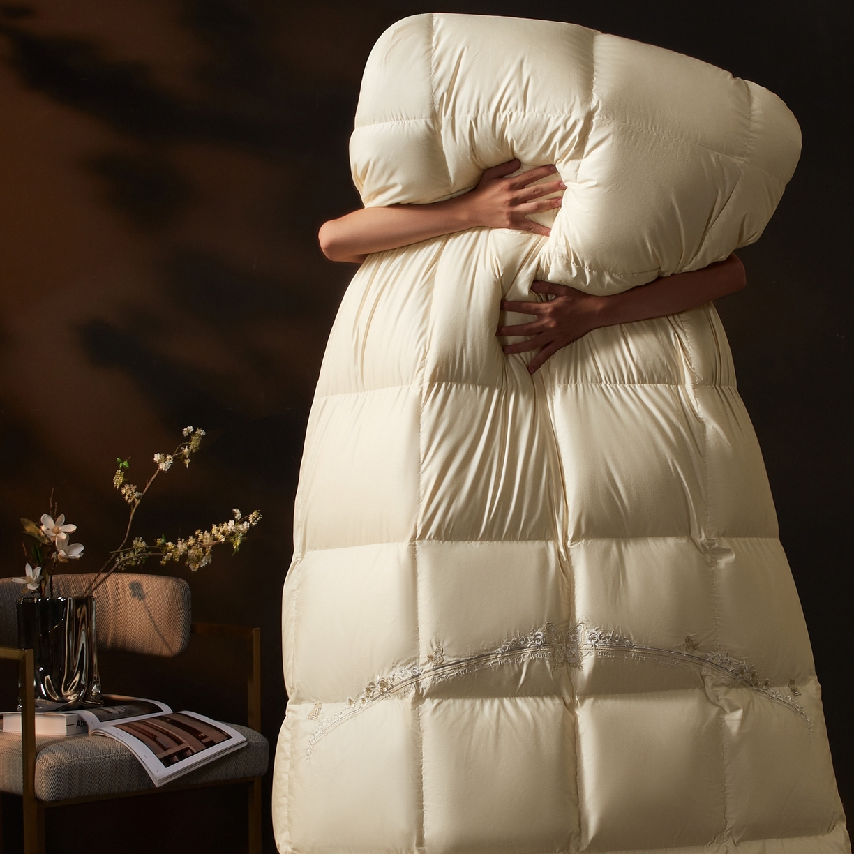 91家纺网 家纺一手货源 找家纺 织梦人羽绒工厂店2025新款高蓬松羽绒被95鹅绒大牌同款花型-绣花蝶韵蝶舞drio 蝶韵-米黄