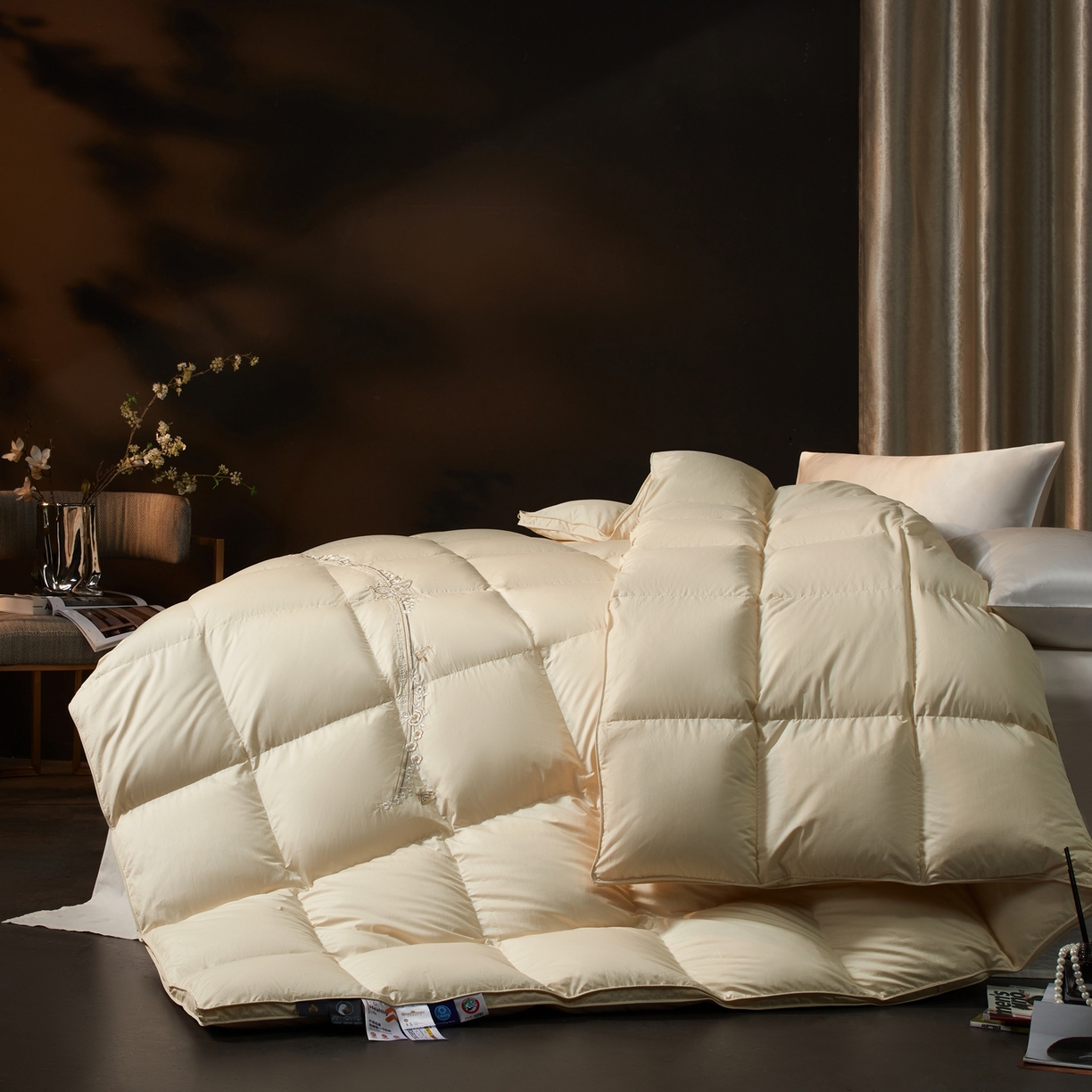 91家纺网 家纺一手货源 找家纺 织梦人羽绒工厂店2025新款高蓬松羽绒被95鹅绒大牌同款花型-绣花蝶韵蝶舞drio 蝶韵-米黄