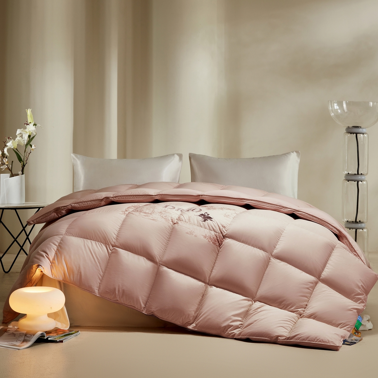 91家纺网 家纺一手货源 找家纺 织梦人羽绒工厂店2025新款高蓬松羽绒被95鹅绒大牌同款花型-绣花蝶韵蝶舞drio drio豆沙