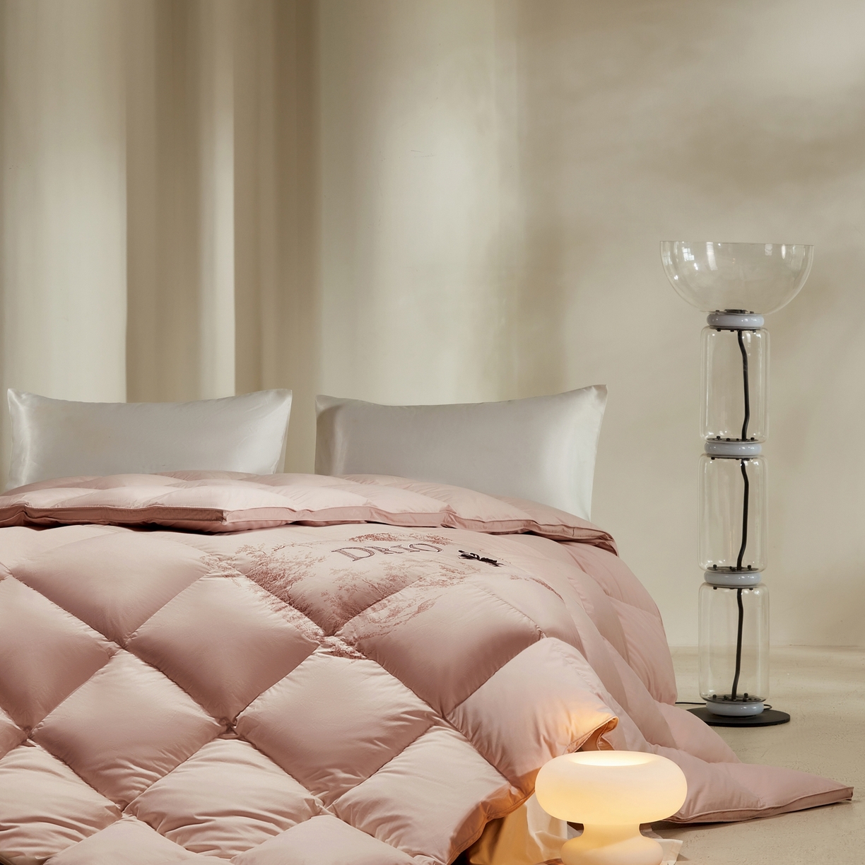 91家纺网 家纺一手货源 找家纺 织梦人羽绒工厂店2025新款高蓬松羽绒被95鹅绒大牌同款花型-绣花蝶韵蝶舞drio drio豆沙