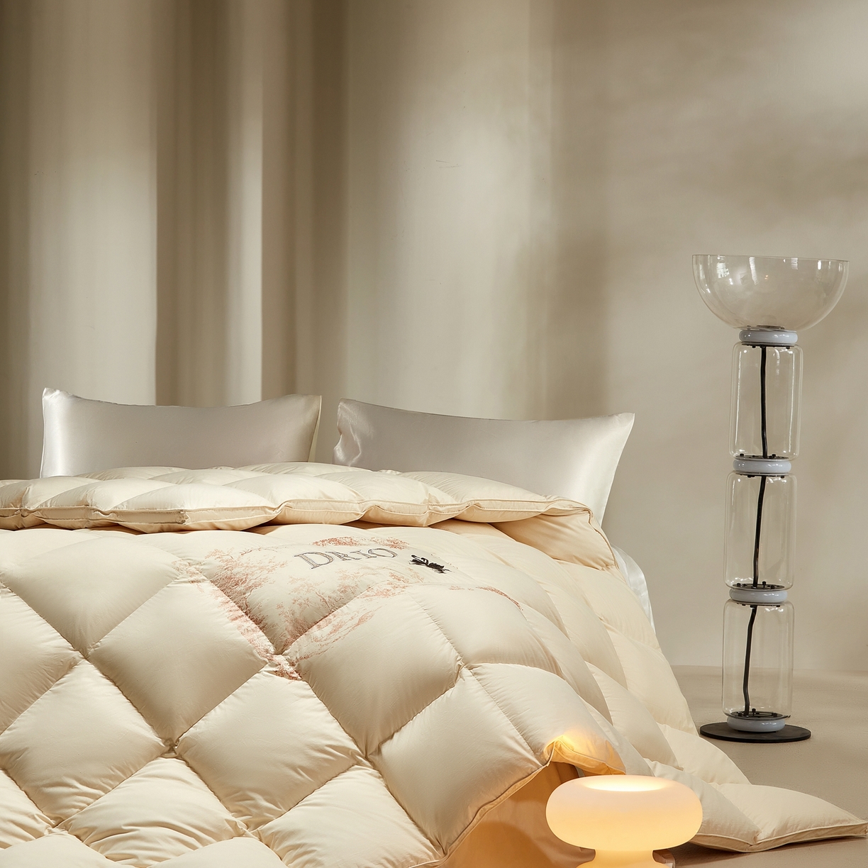 91家纺网 家纺一手货源 找家纺 织梦人羽绒工厂店2025新款高蓬松羽绒被95鹅绒大牌同款花型-绣花蝶韵蝶舞drio drio米黄