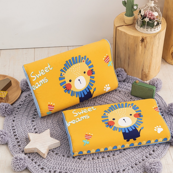 91家纺网 家纺一手货源 找家纺 大黄蜂家居家纺 2025新款全棉13372棉儿童卡通乳胶枕套 小狮子