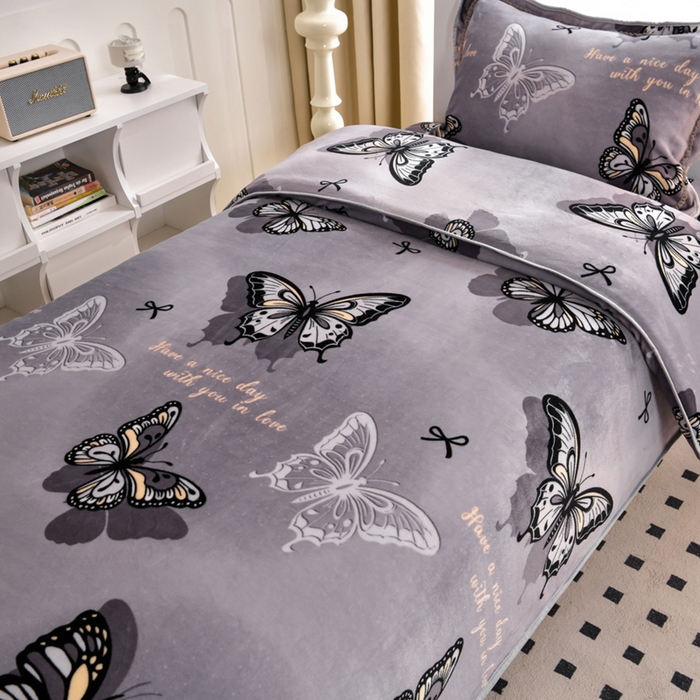 91家纺网 家纺一手货源 找家纺 芯诗曼家纺 2025新款金貂绒牛奶绒印花三件套 梦蝶