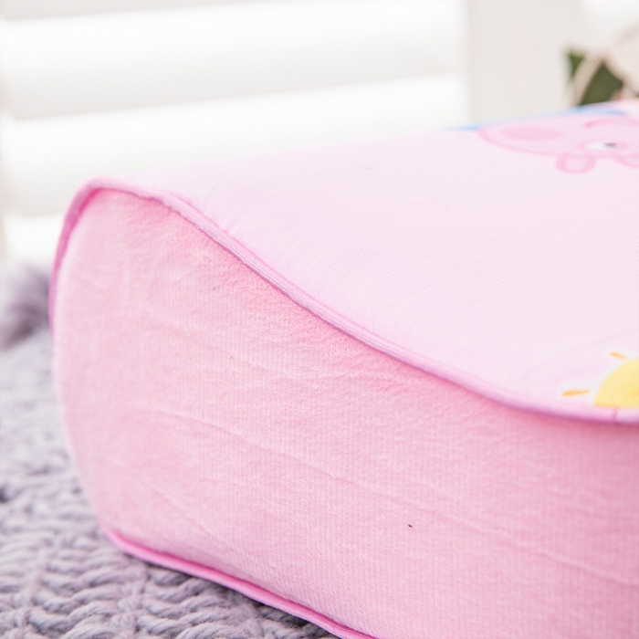 91家纺网 家纺一手货源 找家纺 大黄蜂家居家纺 2025新款全棉13372棉儿童卡通乳胶枕套 小猪聚会