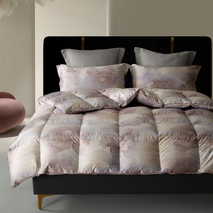 91家纺网 家纺一手货源 找家纺 织梦人羽绒工厂店 2025新款高蓬松羽绒95鹅绒大牌同款花型莫代尔印花 国色天香-豆沙