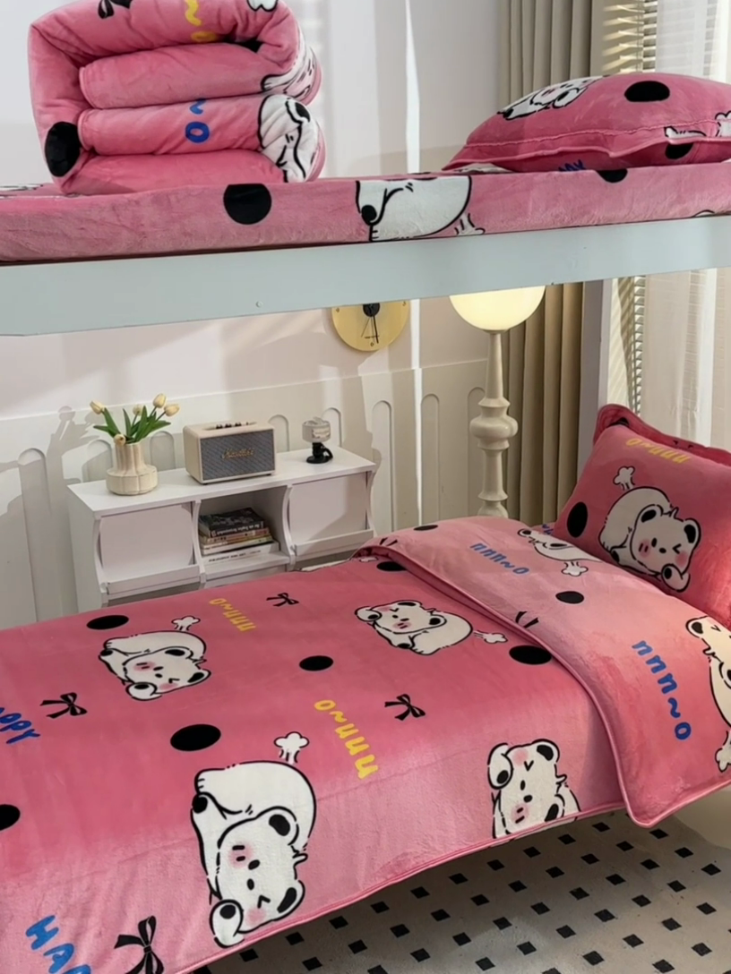 91家纺网 家纺一手货源 找家纺 芯诗曼家纺 2025新款金貂绒牛奶绒印花三件套 睡睡猪