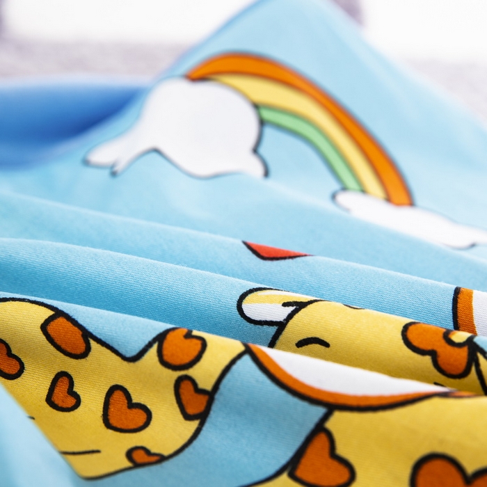 91家纺网 家纺一手货源 找家纺 大黄蜂家居家纺 2025新款全棉13372棉儿童卡通乳胶枕套 彩虹小鹿