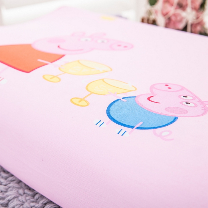 91家纺网 家纺一手货源 找家纺 大黄蜂家居家纺 2025新款全棉13372棉儿童卡通乳胶枕套 小猪聚会