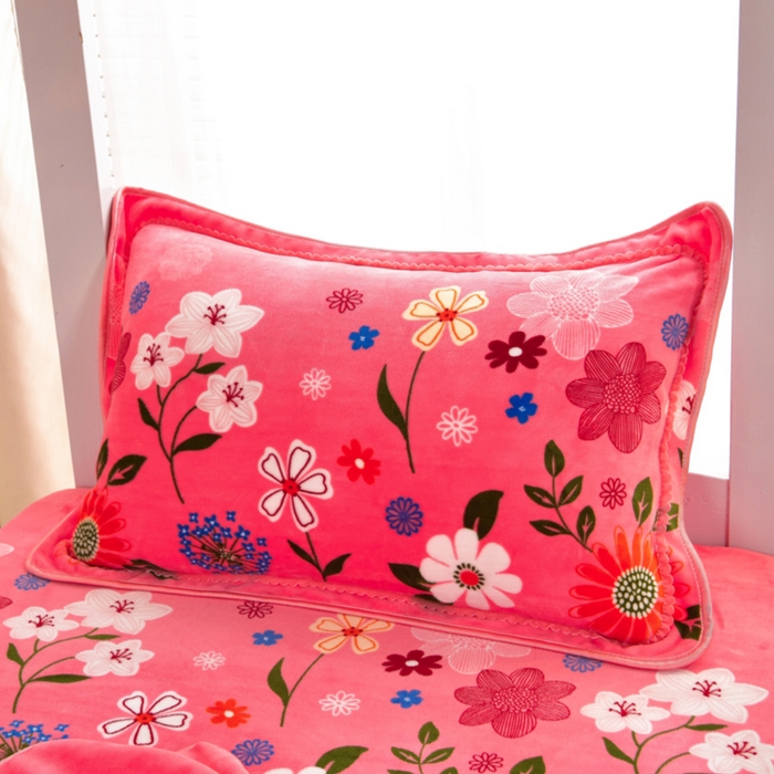 91家纺网 家纺一手货源 找家纺 芯诗曼家纺 2025新款金貂绒牛奶绒印花三件套 爱意满满