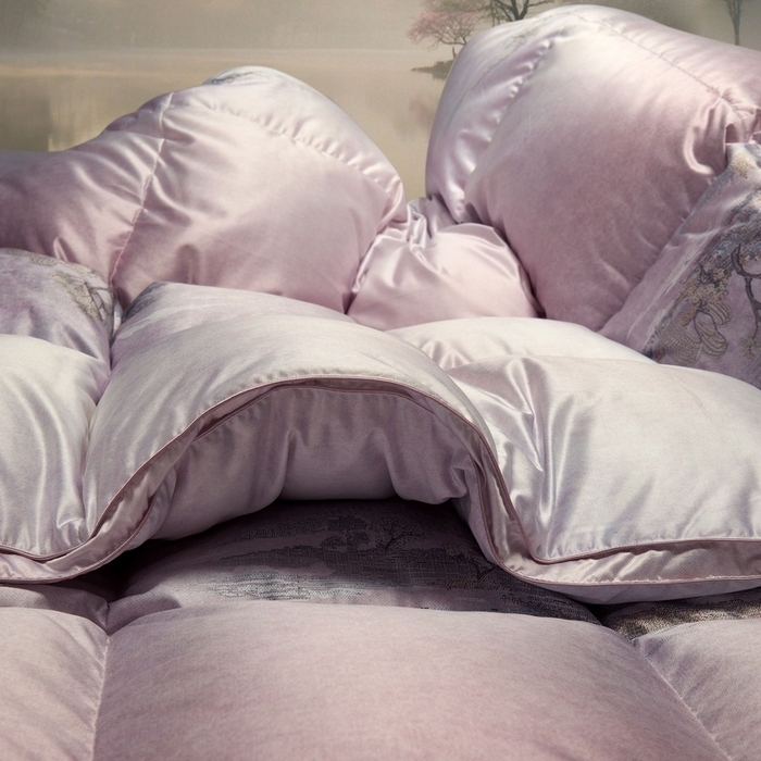 91家纺网 家纺一手货源 找家纺 织梦人羽绒工厂店 2025新款高蓬松羽绒95鹅绒大牌同款花型莫代尔印花 忆江南-紫