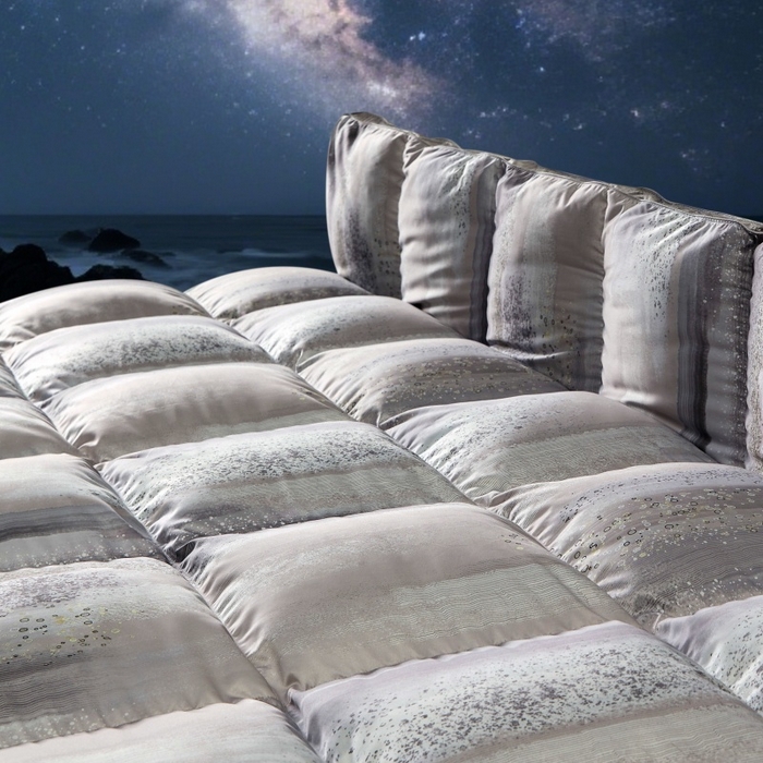 91家纺网 家纺一手货源 找家纺 织梦人羽绒工厂店 2025新款高蓬松羽绒95鹅绒大牌同款花型莫代尔印花 琥珀之光烟紫