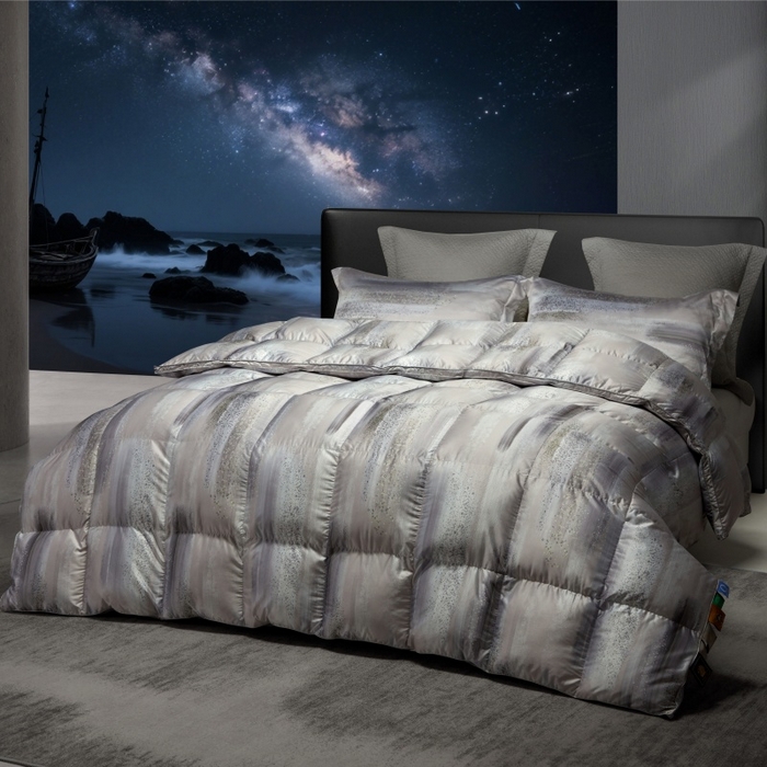 91家纺网 家纺一手货源 找家纺 织梦人羽绒工厂店 2025新款高蓬松羽绒95鹅绒大牌同款花型莫代尔印花 琥珀之光烟紫