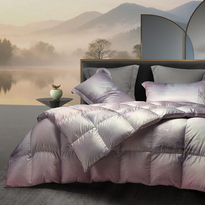 91家纺网 家纺一手货源 找家纺 织梦人羽绒工厂店 2025新款高蓬松羽绒95鹅绒大牌同款花型莫代尔印花 忆江南-紫