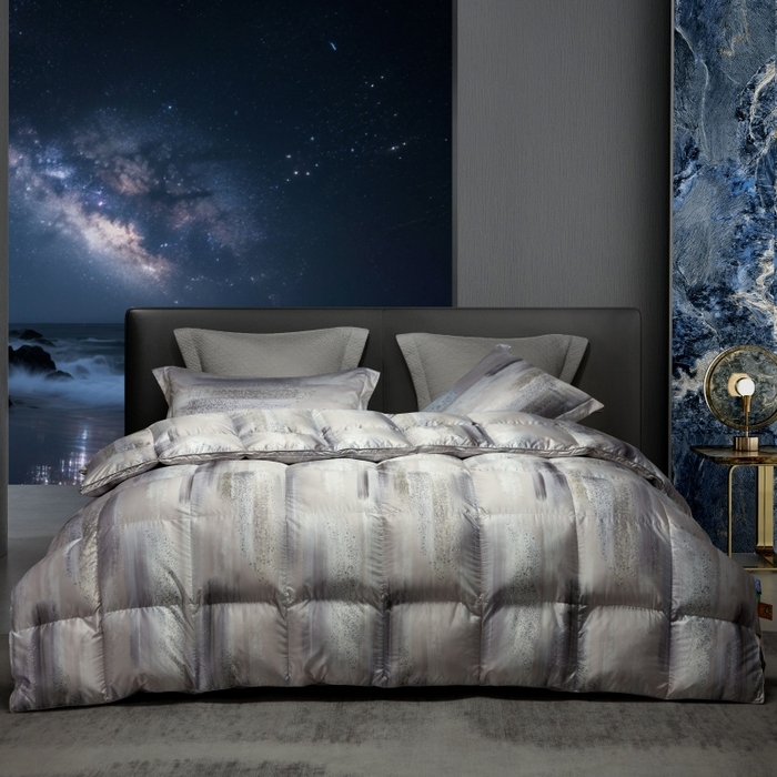 91家纺网 家纺一手货源 找家纺 织梦人羽绒工厂店 2025新款高蓬松羽绒95鹅绒大牌同款花型莫代尔印花 琥珀之光烟紫