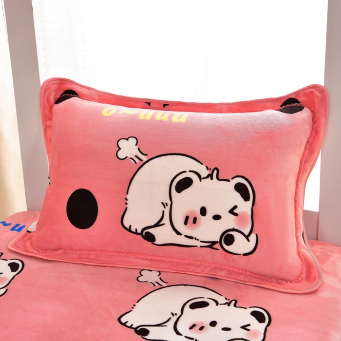 91家纺网 家纺一手货源 找家纺 芯诗曼家纺 2025新款金貂绒牛奶绒印花三件套 睡睡猪