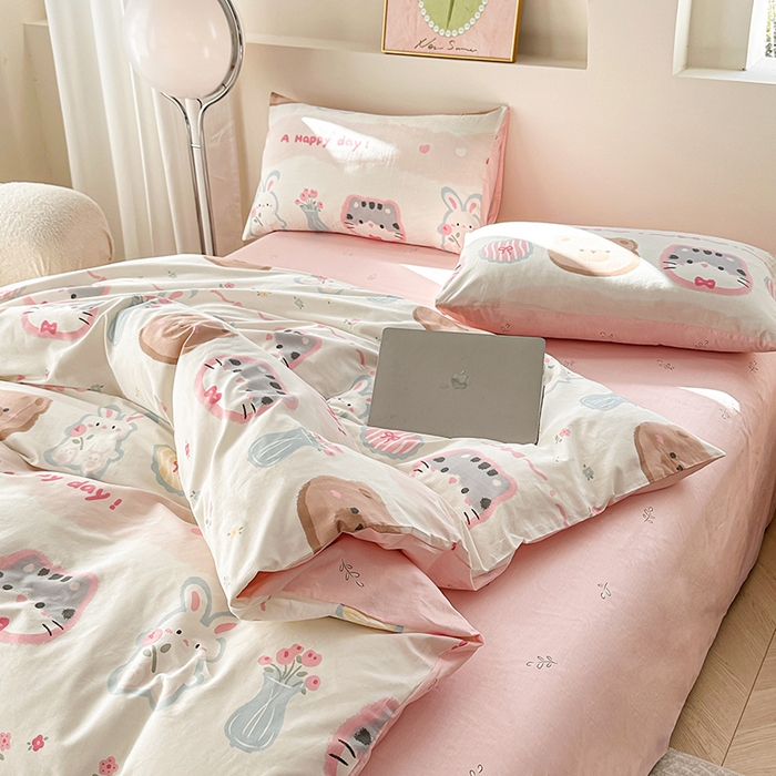 91家纺网 家纺一手货源 找家纺 宇彬家纺 2025直播新款13372全棉纯棉印花单双人被套喷气小清新简约热款学生被罩 忆伴时光新花型上新