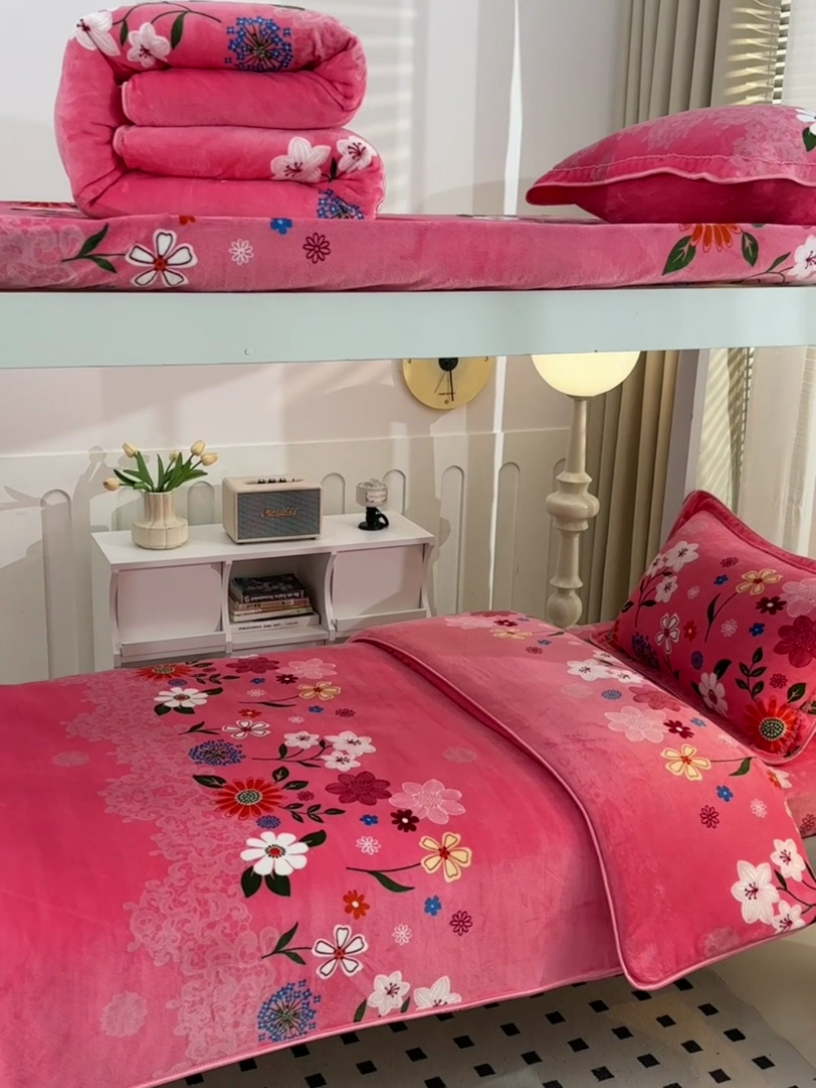 91家纺网 家纺一手货源 找家纺 芯诗曼家纺 2025新款金貂绒牛奶绒印花三件套 爱意满满