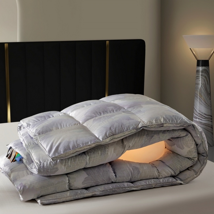 91家纺网 家纺一手货源 找家纺 织梦人羽绒工厂店 2025新款高蓬松羽绒95鹅绒大牌同款花型莫代尔印花 国色天香-灰