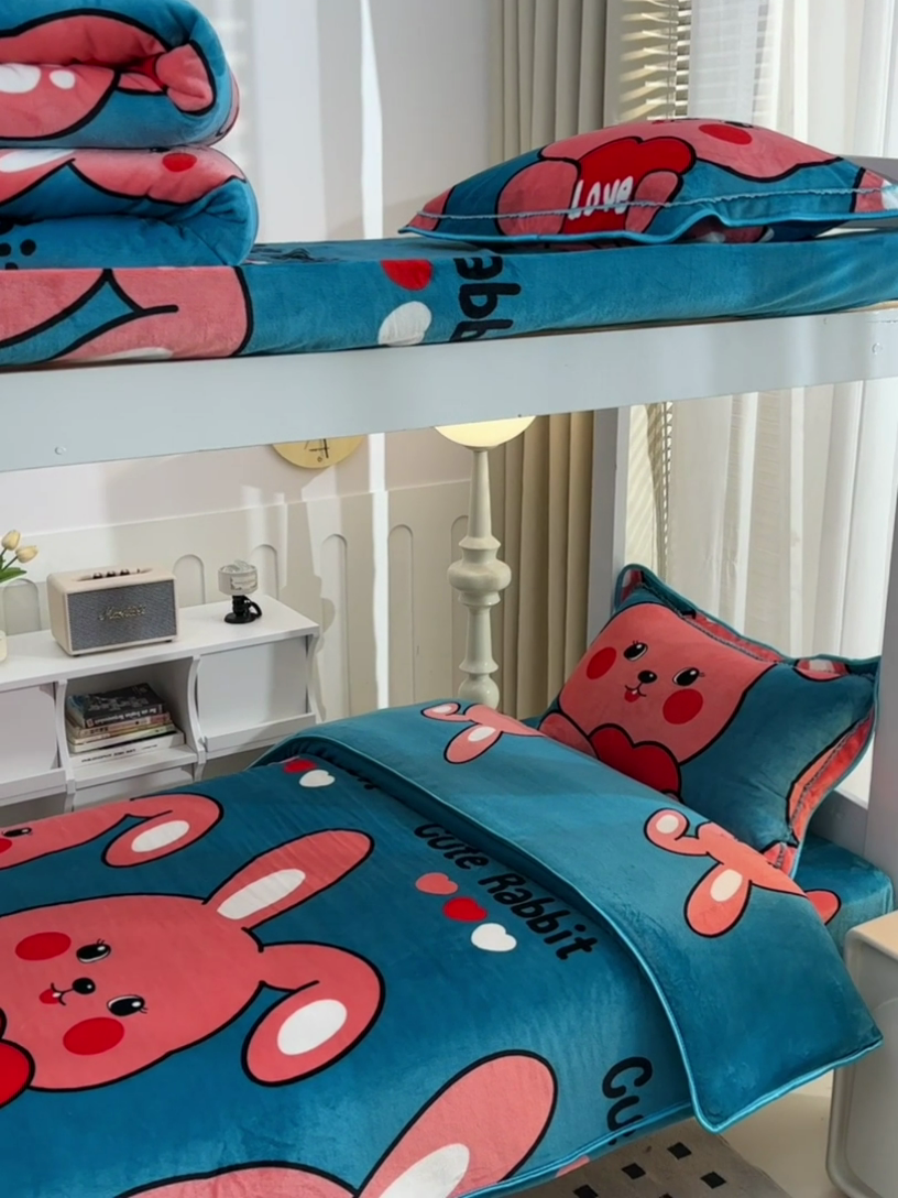 91家纺网 家纺一手货源 找家纺 芯诗曼家纺 2025新款金貂绒牛奶绒印花三件套 可爱兔