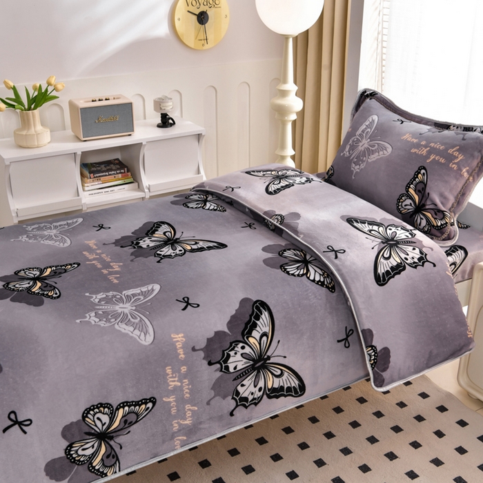 91家纺网 家纺一手货源 找家纺 芯诗曼家纺 2025新款金貂绒牛奶绒印花三件套 梦蝶