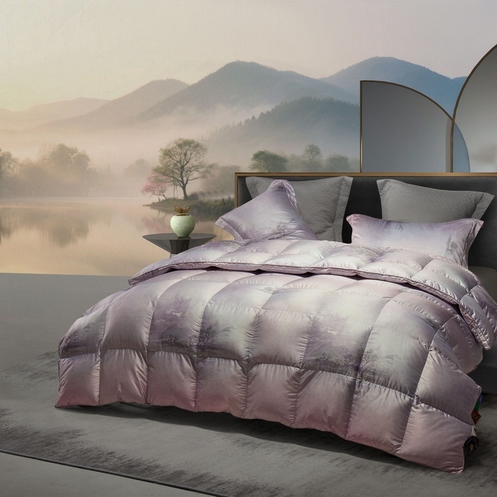 91家纺网 家纺一手货源 找家纺 织梦人羽绒工厂店 2025新款高蓬松羽绒95鹅绒大牌同款花型莫代尔印花 忆江南-紫