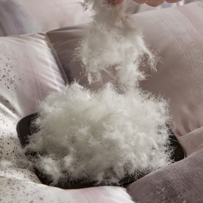 91家纺网 家纺一手货源 找家纺 织梦人羽绒工厂店 2025新款高蓬松羽绒95鹅绒大牌同款花型莫代尔印花 琥珀之光暖粉