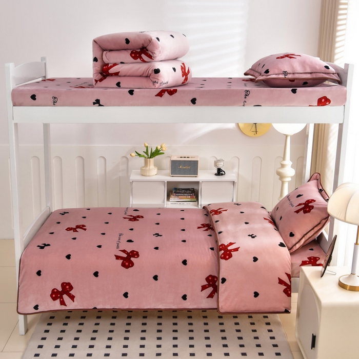 91家纺网 家纺一手货源 找家纺 芯诗曼家纺 2025新款金貂绒牛奶绒印花三件套 蝴蝶结